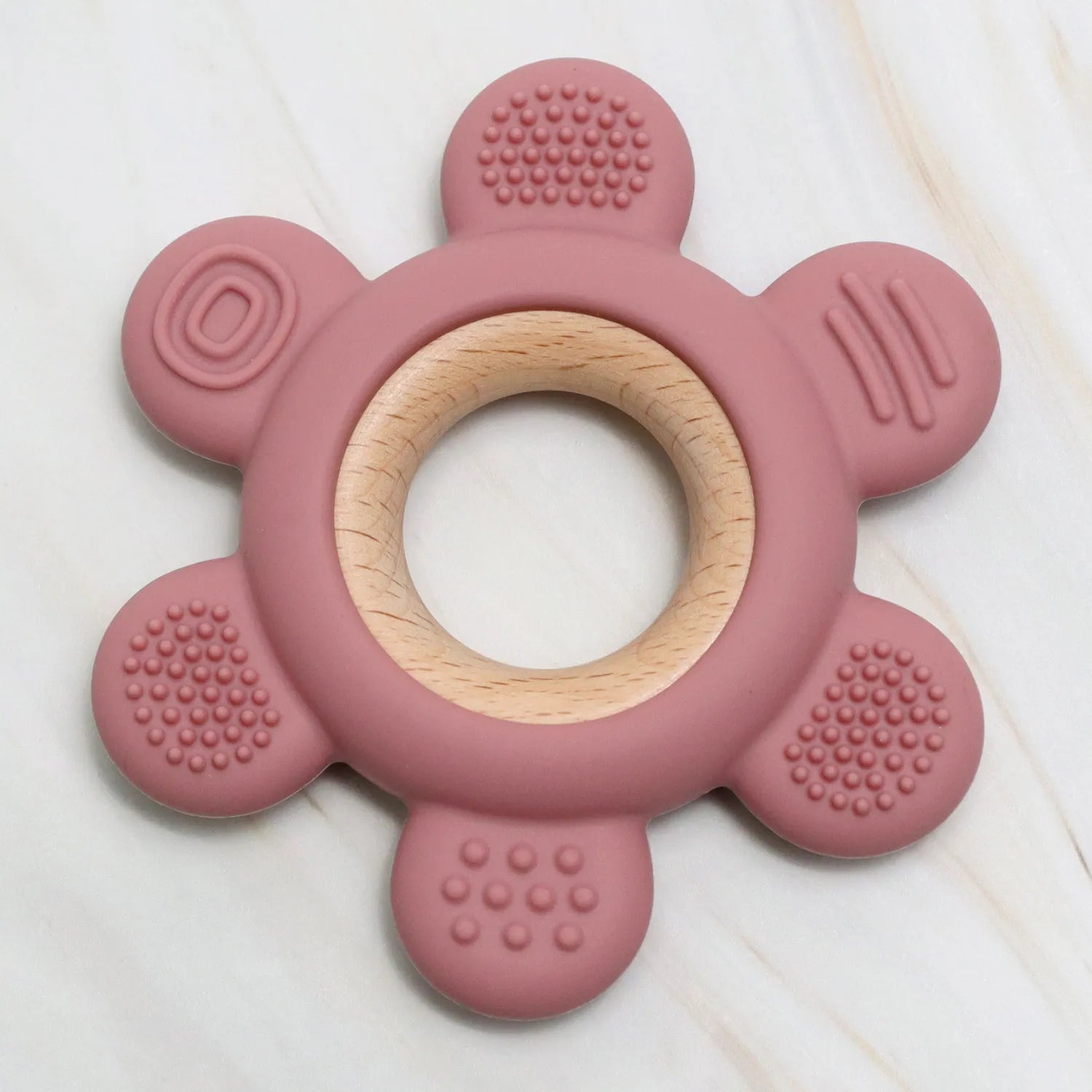 Jouet sensoriel K-BABY en silicone rose et bois naturel, texture idéale pour calmer les gencives de bébé