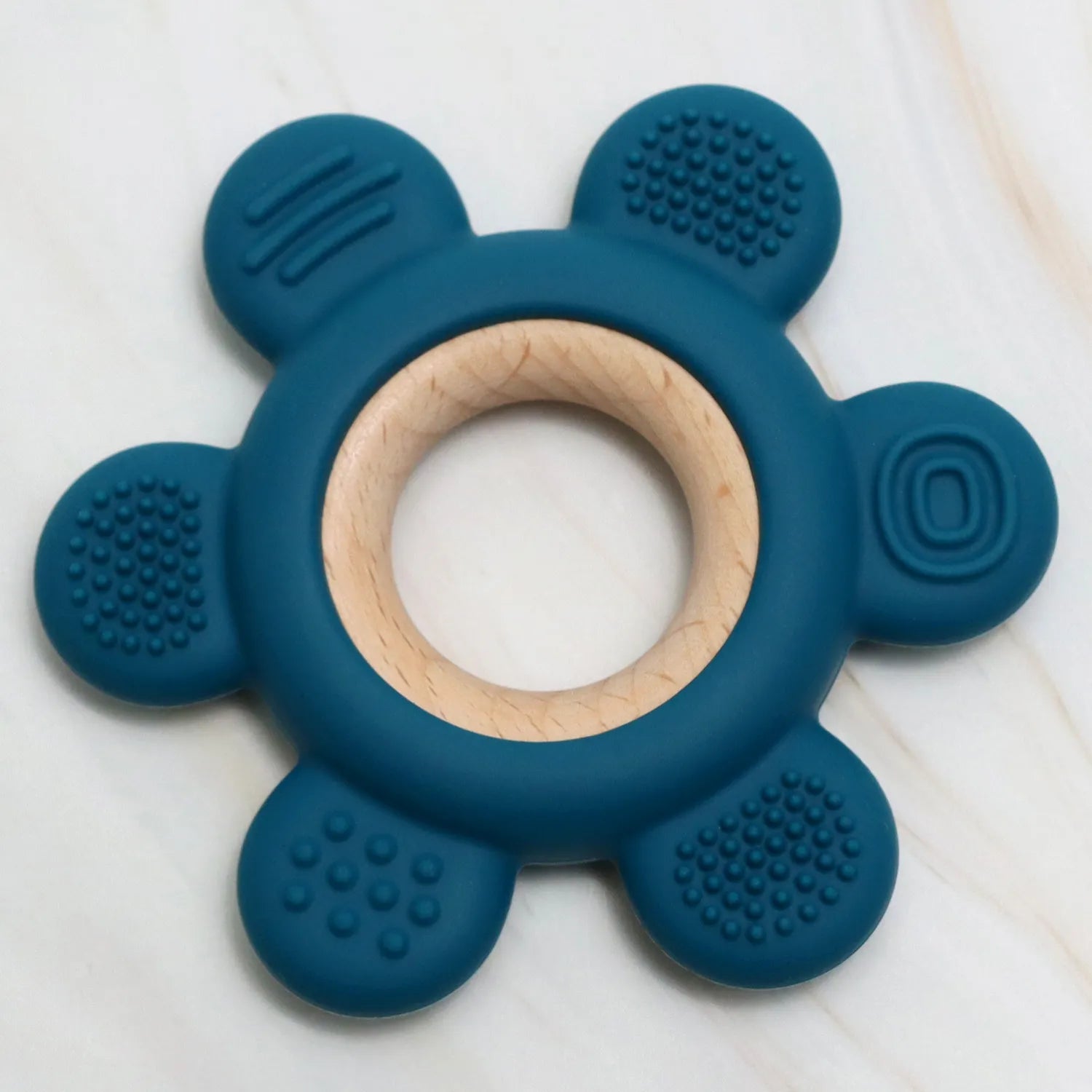 Jouet de dentition bleu foncé K-BABY en silicone alimentaire et bois naturel avec textures sensorielles