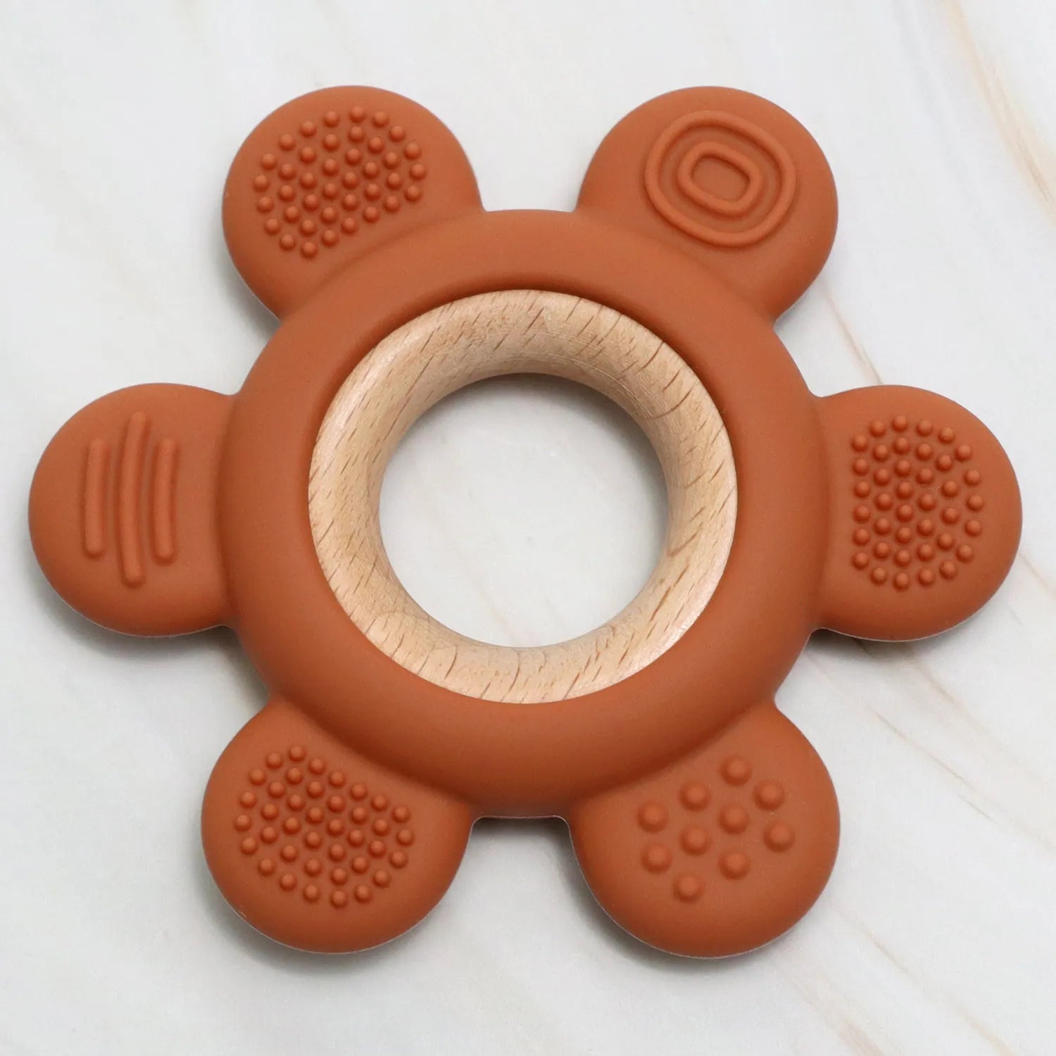 Anneau à mâcher K-BABY en silicone terracotta et bois de hêtre, design ergonomique forme couronne