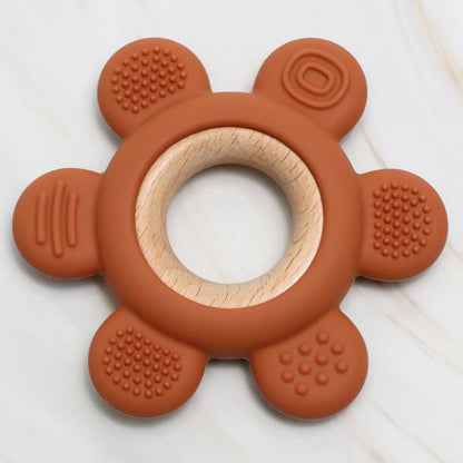 Anneau à mâcher K-BABY en silicone terracotta et bois de hêtre, design ergonomique forme couronne
